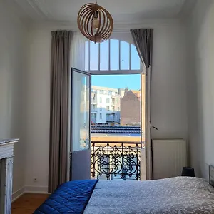 Bed & Blockchain Private With Shared Bathroom Bruselas